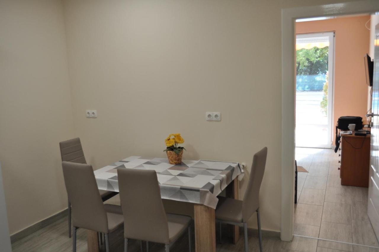 Relax Beach Apartman Hajduszoboszlo Exterior foto