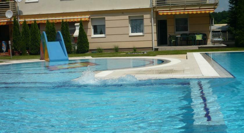 Relax Beach Apartman Hajduszoboszlo Exterior foto