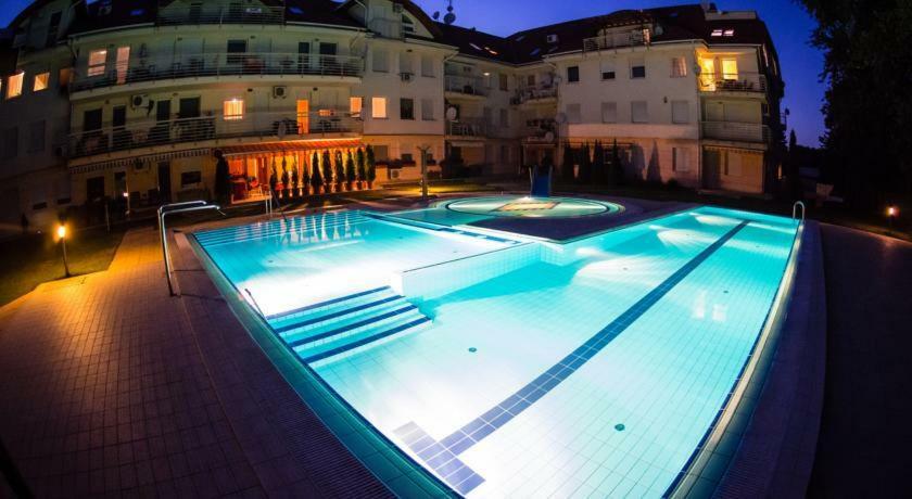 Relax Beach Apartman Hajduszoboszlo Exterior foto