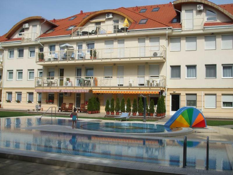 Relax Beach Apartman Hajduszoboszlo Exterior foto