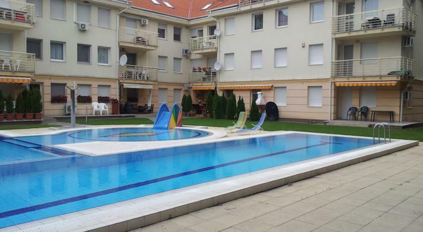 Relax Beach Apartman Hajduszoboszlo Exterior foto