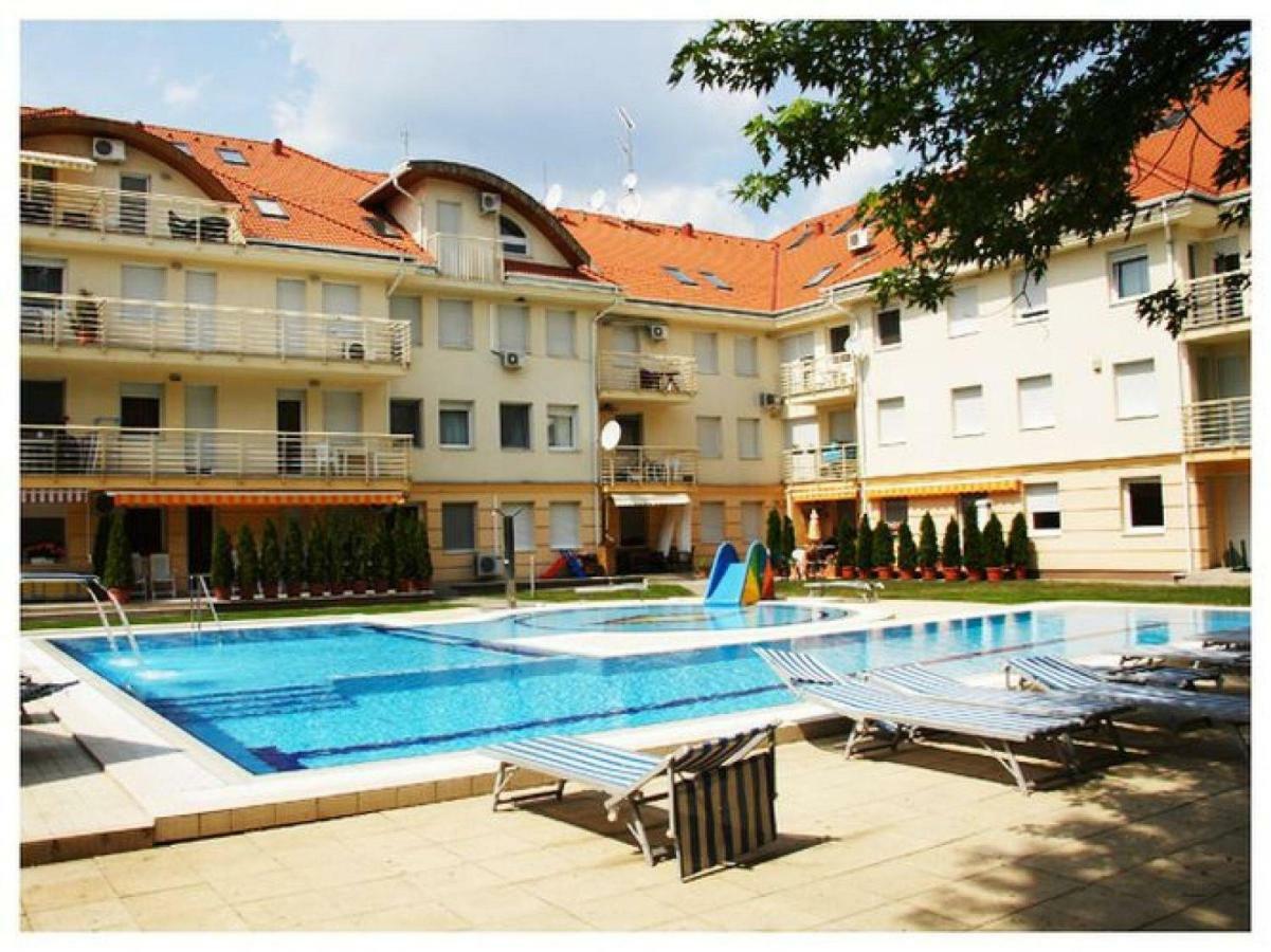 Relax Beach Apartman Hajduszoboszlo Exterior foto