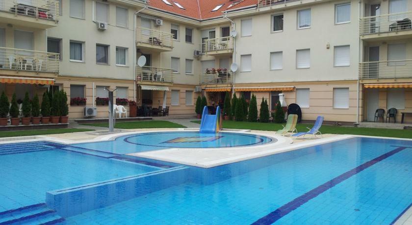 Relax Beach Apartman Hajduszoboszlo Exterior foto