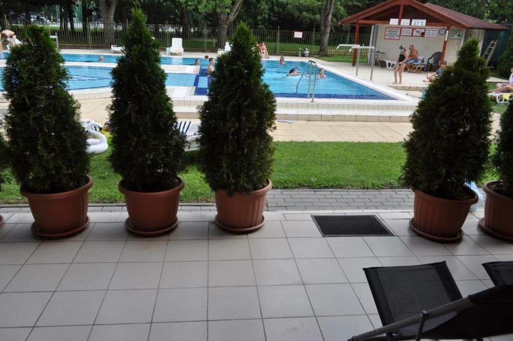 Relax Beach Apartman Hajduszoboszlo Exterior foto